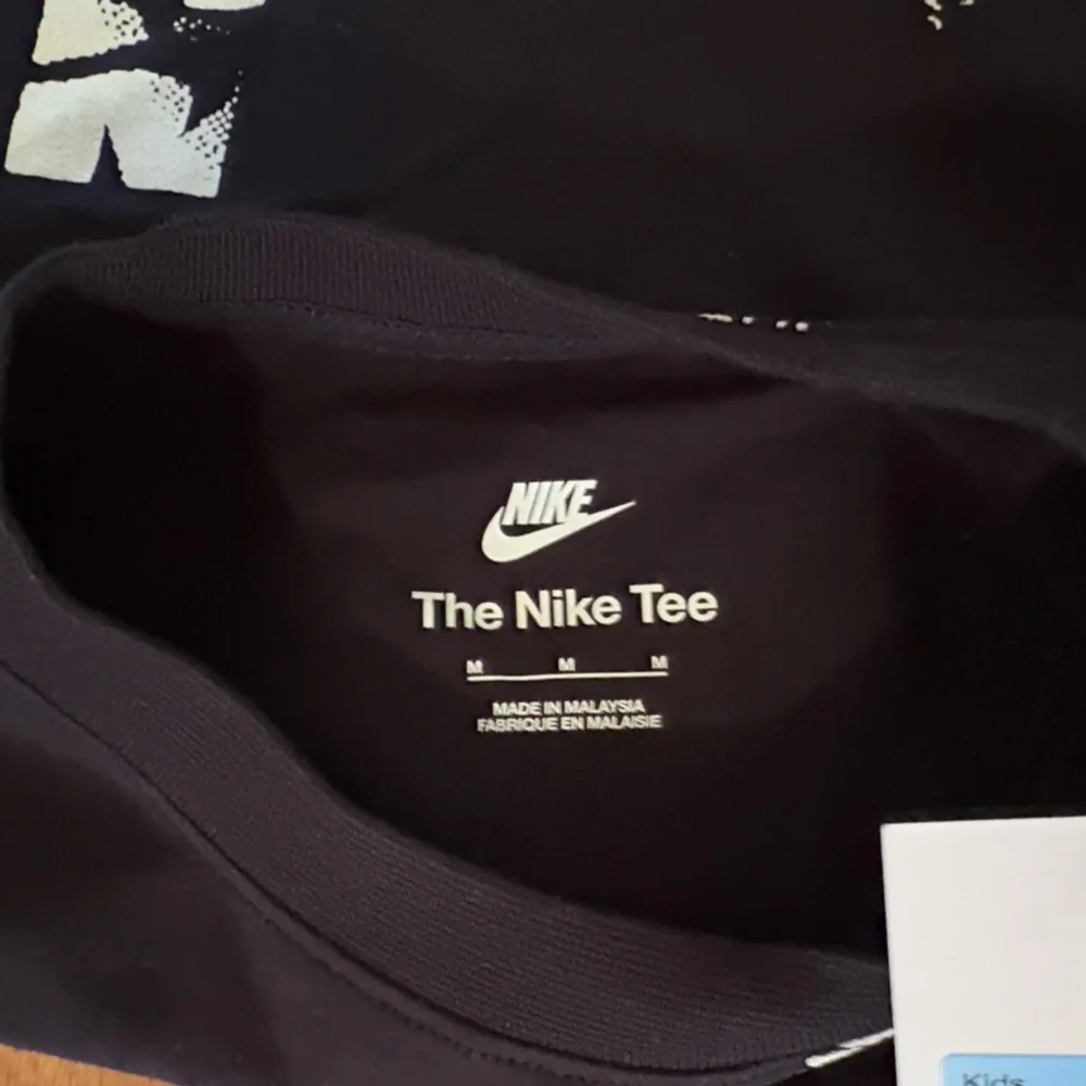 Nike Sportswear Big Kids' Just Do It Black T-Shirt Boys Size Medium 10-12
